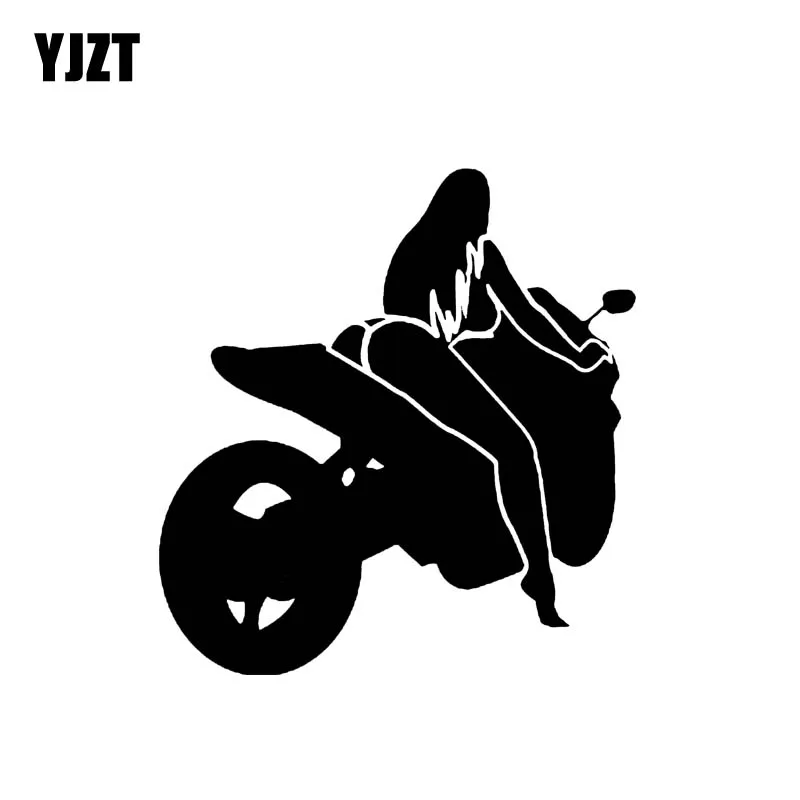 

YJZT 13,4*14,3 см интересная виниловая наклейка с изображением сексуальной девушки с мотором, черная/серебряная популярная стильная наклейка с и...