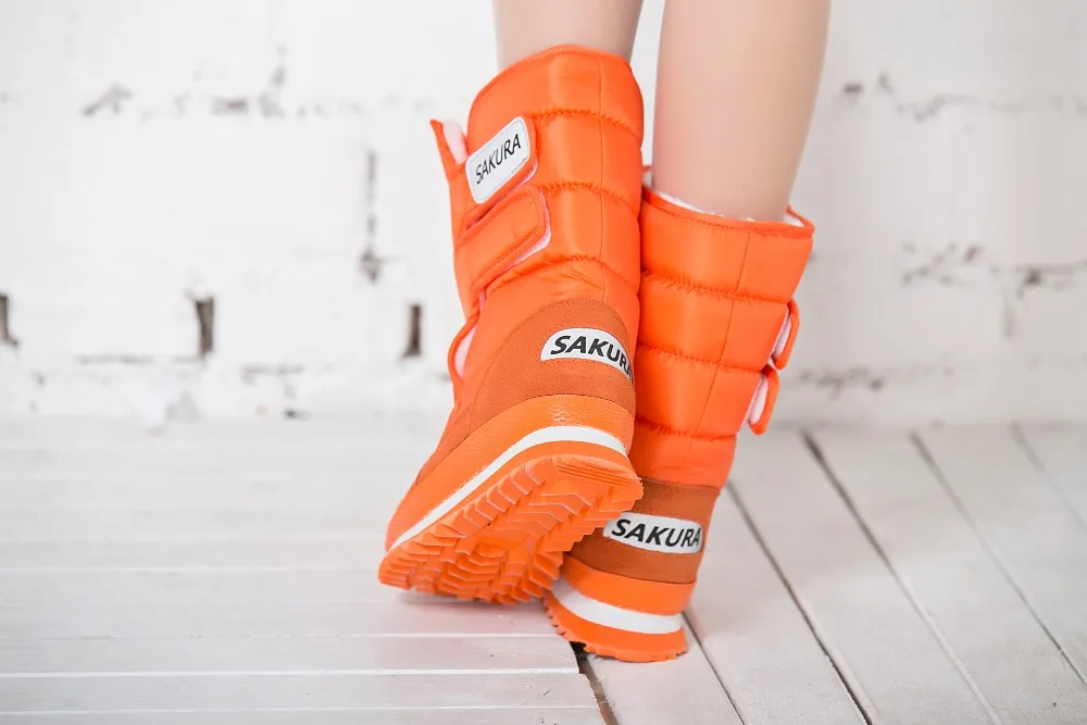 Женские зимние ботинки с водонепроницаемой поверхностью и удобной подошвой из