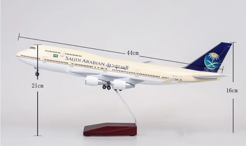 1/150 масштаб 47 см самолет Boeing B747-400 самолет Saudi Arabian Airlines модель W светильник и колеса литой под давлением пластиковый самолет