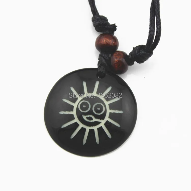 Ожерелье-амулет ручной работы в этническом стиле с лицом солнца и улыбкой