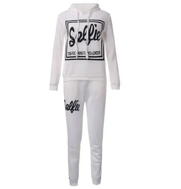 Женский спортивный костюм из 2 предметов зимний с шапкой и буквенным принтом для