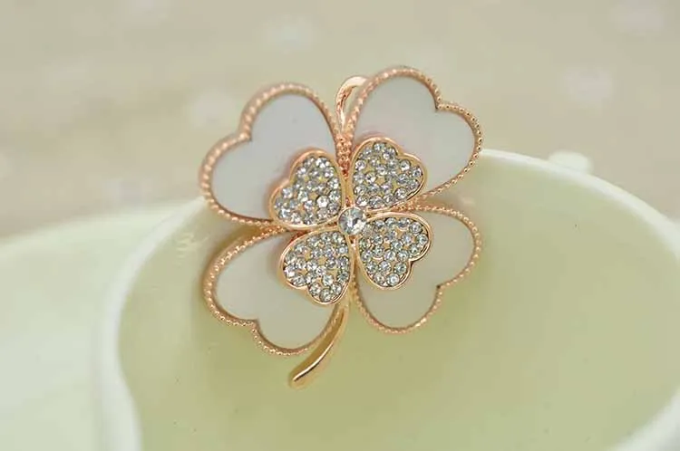 Акриловый лист брошь в форме клевера для женщин Золотой Цвет Брошь со стразами