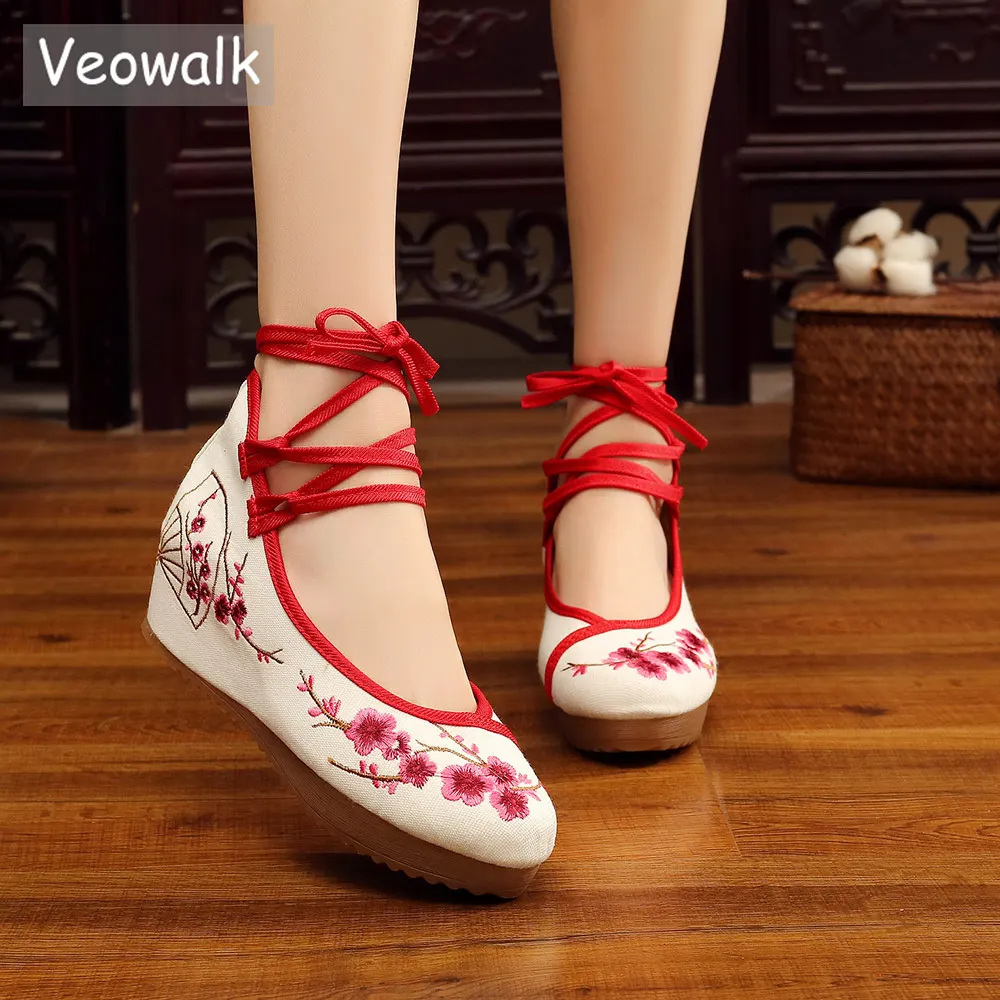 Холщовые женские туфли Veowalk на скрытой платформе с вышивкой цветком сливы