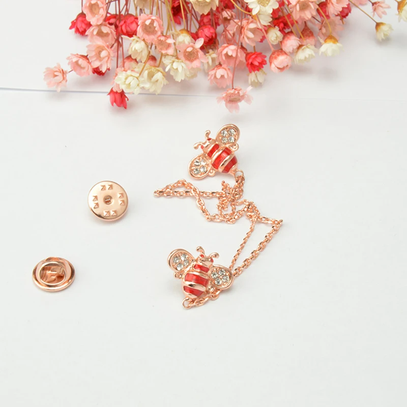 Женская Золотая эмалированная брошь в виде пчелы с кристаллами | Украшения и