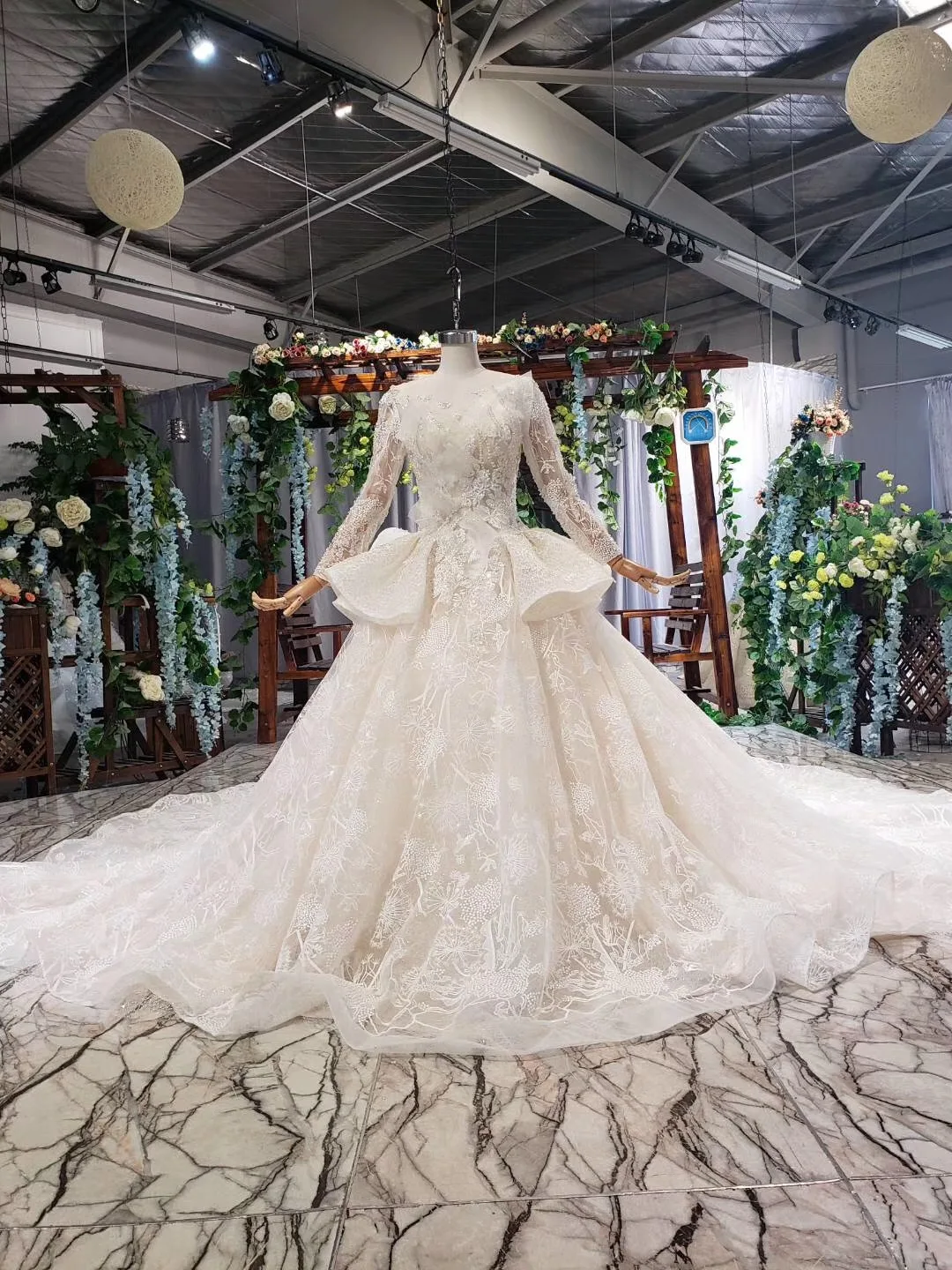 

New Vestidos De Novia Vintage Princess Ball Gown Wedding Dress 2019 Quality Lace Wedding Bride Dress Puffy Top Wedding Gowns