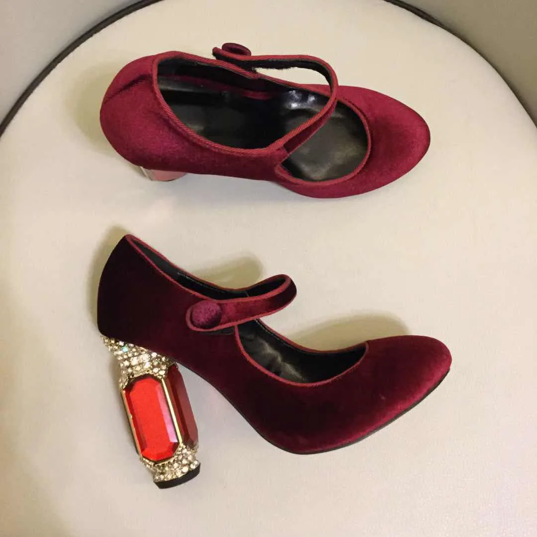2019 с волнообразным краем Zapatos de tacon alto Кристалла con hebilla tacón piedras preciosas para mujer женская