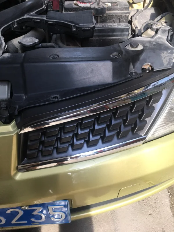 Решетка переднего бампера из АБС пластика подходит для Nissan Tiida / Versa Latio (C11) 2005