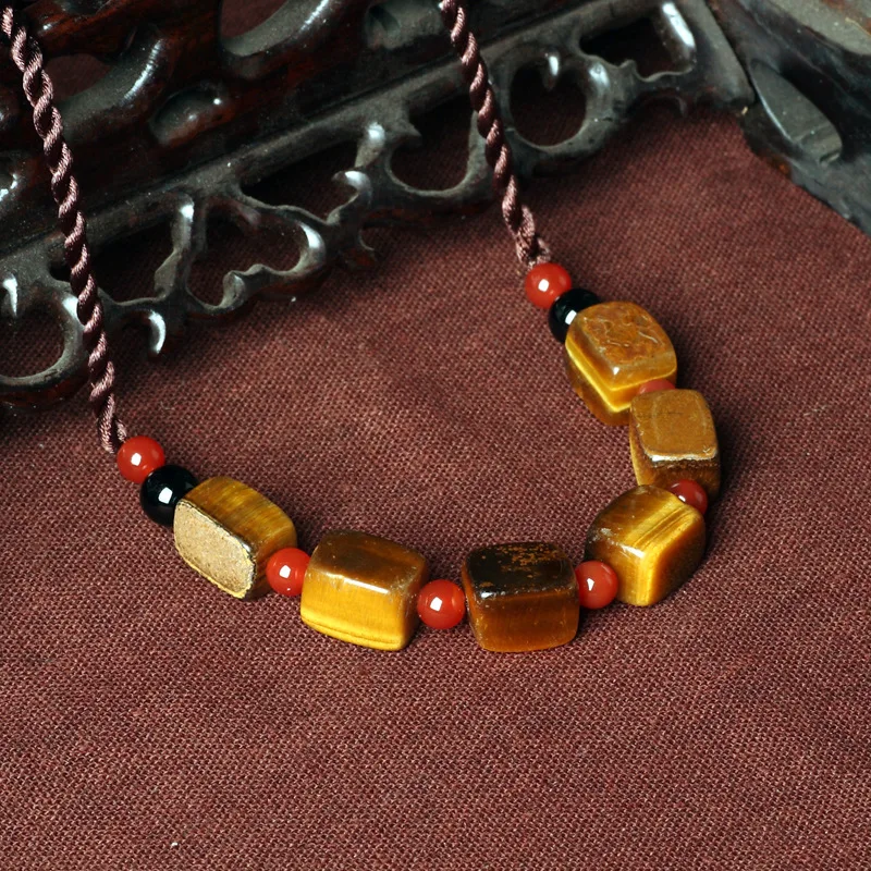 Оригинальное дизайнерское винтажное ожерелье с натуральным кристаллом