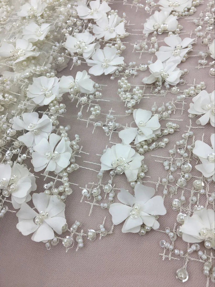 3D Цветочная кружевная ткань ручной работы с тяжелыми бусинами для платья от