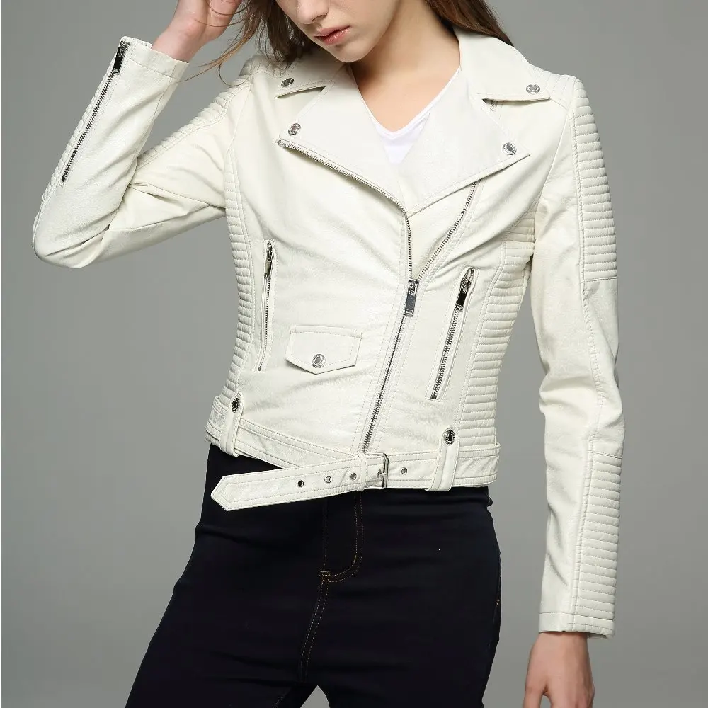 Женская осенне-зимняя куртка из искусственной кожи черная облегающая