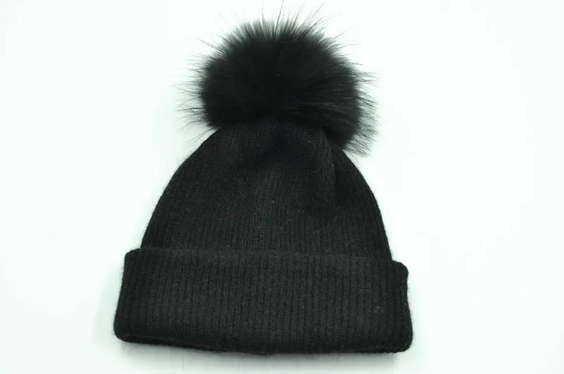 Black match fur Зимняя женская шерстяная шапка из натурального меха енота с помпонами в полоску Осенняя вязаная шапка для женщин Skullies шапка с натуральным мехом помпоном шапка - Цвет: Black match fur