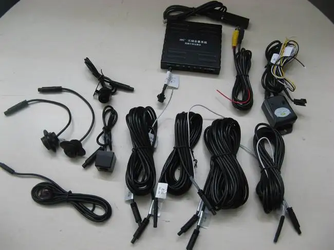 Беспилотная система парковки безопасного вождения с панорамной камерой записи видеорегистратора 360 градусов безшовного обзора автомобиля.