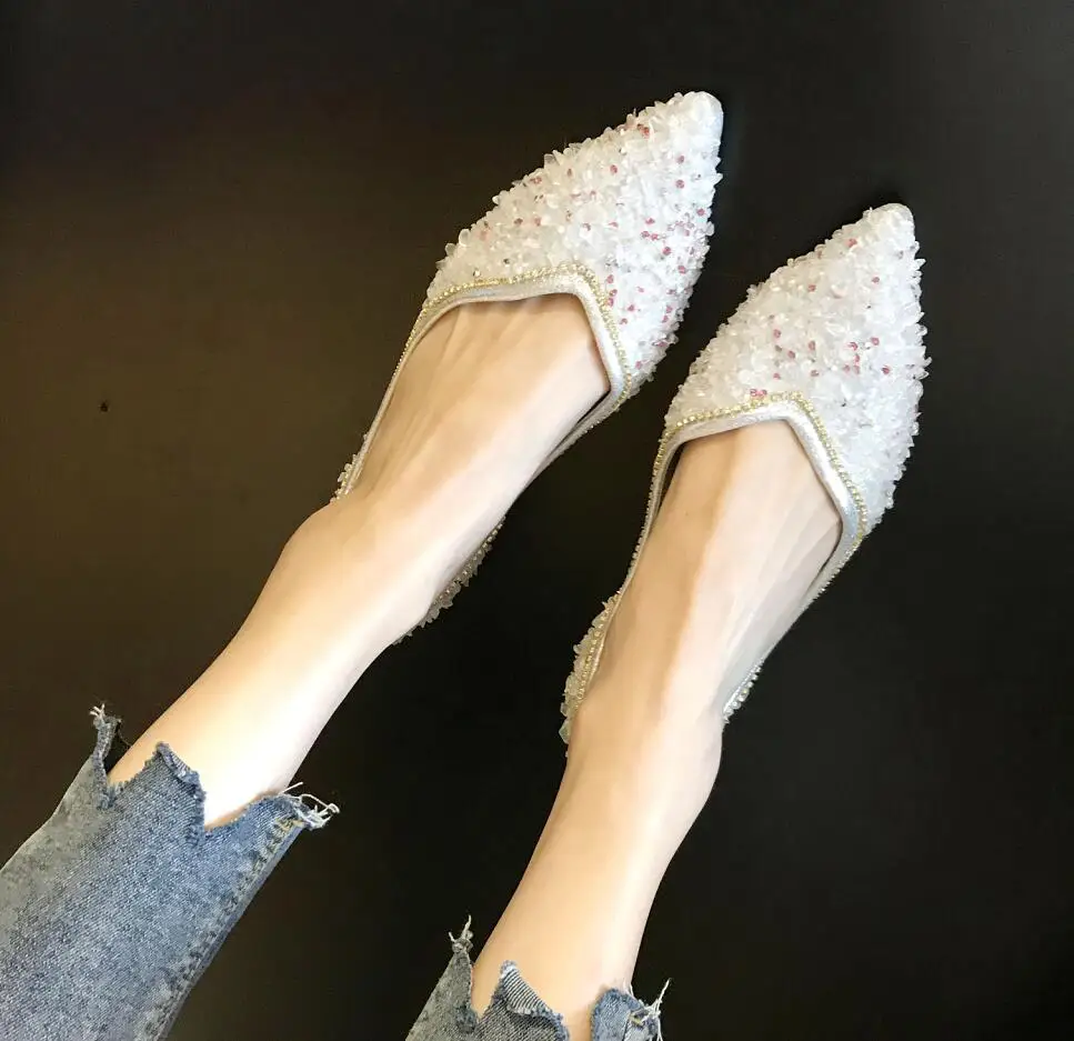 Женские туфли на плоской подошве однотонные тканевые с блестками и заостренным