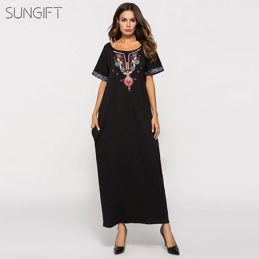 Женское платье макси SUNGIFT черное в стиле Дашики с цветочным принтом и вырезом