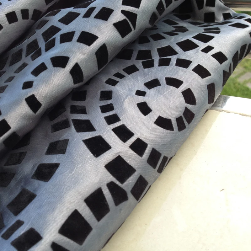 В наличии блестящая серая тафта ниспадающая тонкая ткань для платья