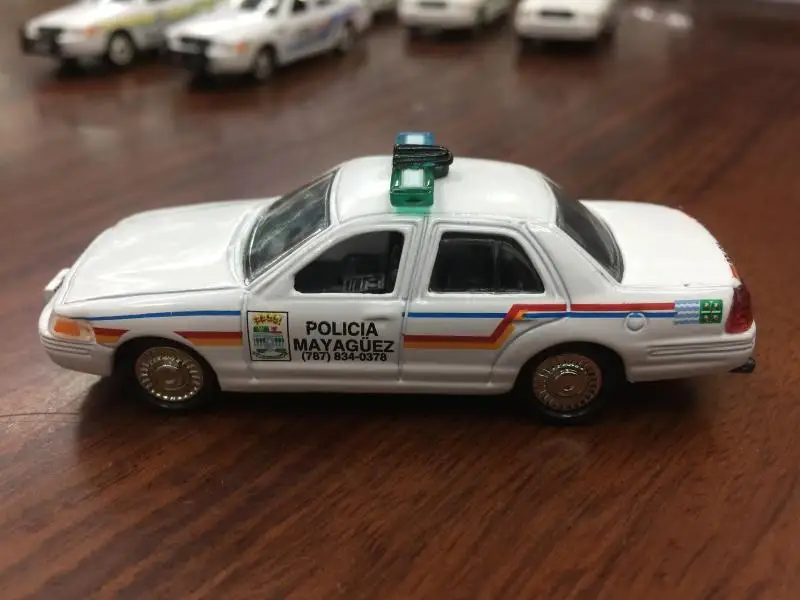 Новый Премиум литой металлический сплав 1:64 Crown Victoria 2002 Ford модель полицейской