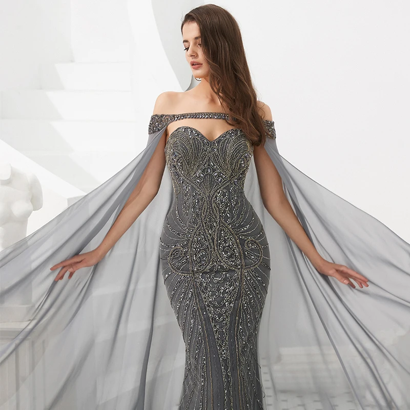 Роскошные серые длинные платья-русалки для выпускного вечера украшенные бисером