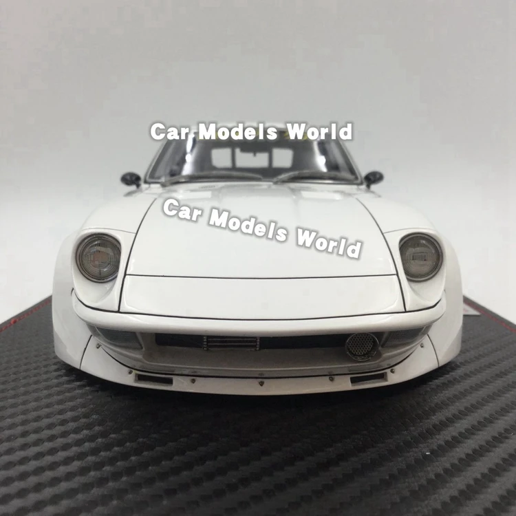 Полимерная модель автомобиля для IG-Model Fairlady Z(S30) 1:18(белый)+ маленький подарок