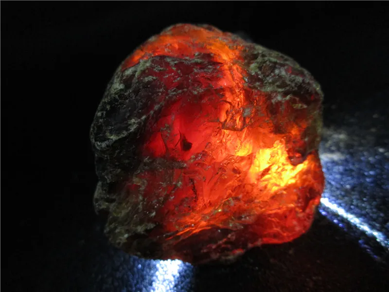 

Natural Red Blood Amber Minerals Stones Perot Blood Crystal Rock Specimens Mellite Noneystone Processing of Raw Material