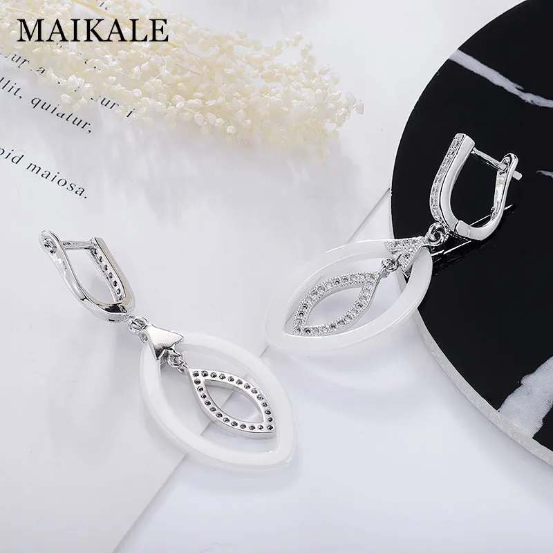 MAIKALE корейские черно-белые керамические Висячие серьги для женщин, медные кубические циркониевые подушки, золотые серебряные цветные серьги, модный подарок