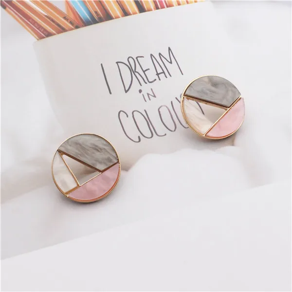 A round grey pink MENGJIQIAO новые корейские трендовые цветные акриловые квадратные треугольные серьги-гвоздики для женщин модные геометрические Букле д 'ореиль - Окраска металла: A round grey pink