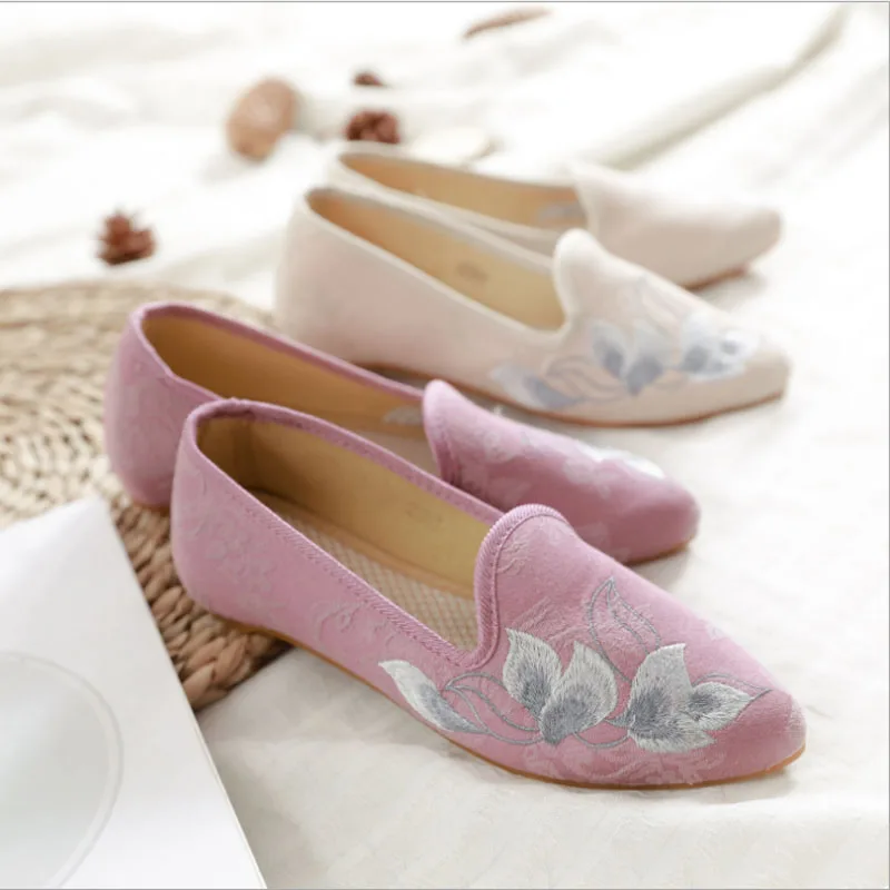 Женская обувь на плоской подошве в китайском стиле туфли с острым носком и