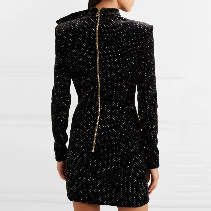 Платье-мини TWOTWINSTYLE Осеннее с длинным рукавом и принтом в горошек на молнии |