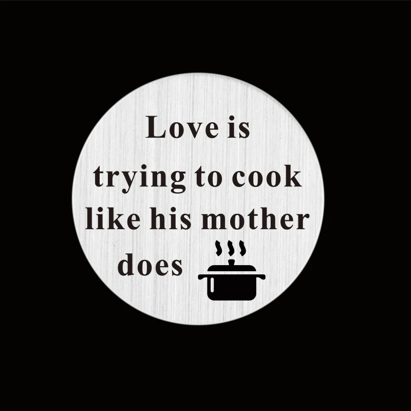 Любовь пытается готовить как будто его мать делает 22 мм плавающие медальон