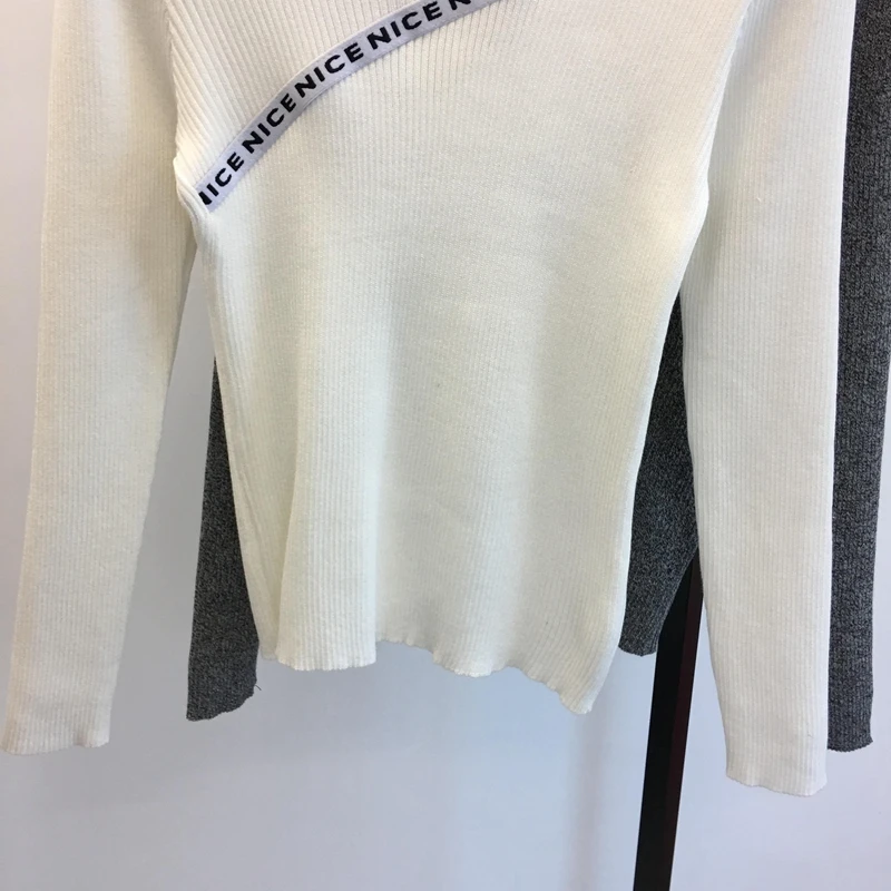 Женский свитер с открытыми плечами джемпер полувысоким воротником и буквенным