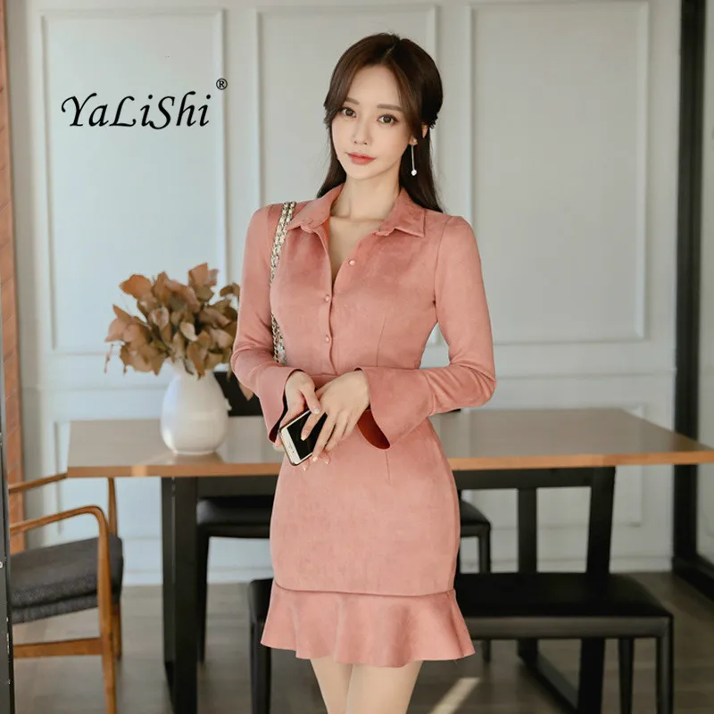 

Women Plus Size Bodycon Bandage Dress 2018 Autumn Plus Size Pink Long Sleeve Turn-down Collar Ruffles Suede Shirt Office Dresses