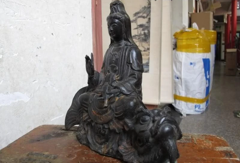 9 Тибетский народный храм старая бронза Bodhisattva Гуаньинь Кван-Инь Будда ездить на