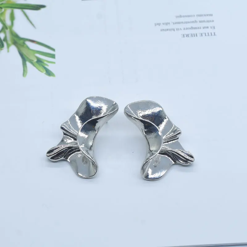 Silver Carvejewl серьги-гвоздики, серьги-гвоздики с неровными листьями для женщин, ювелирное изделие, подарок для девушек, серьги, весенний стиль, простая индивидуальность, хит - Окраска металла: Silver