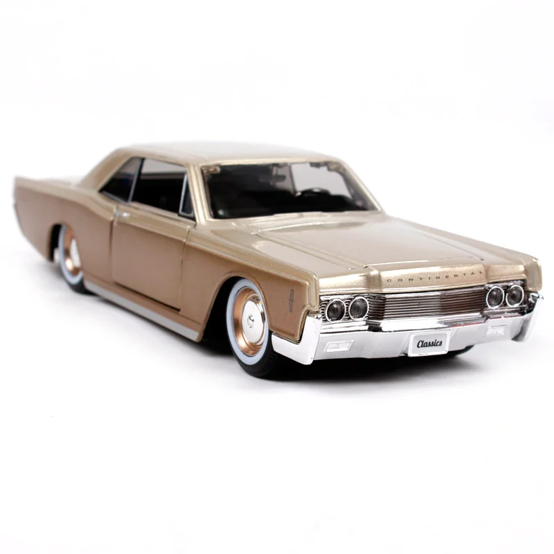 Maisto 1:26 1966 Lincon Континентальная модель автомобиля литья под давлением роскошная винтажная модель игрушечного автомобиля для мужчин подарок для автомобиля литья под давлением 32531