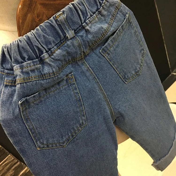 2017 весна голубой рваные джинсы для детей отверстие джинсовые брюки корейский