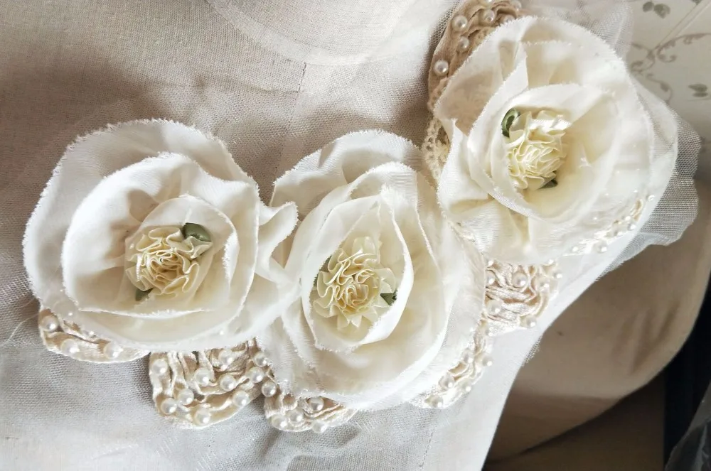 Жемчужные аппликации из бисера с шифоновыми атласными цветочными аппликациями