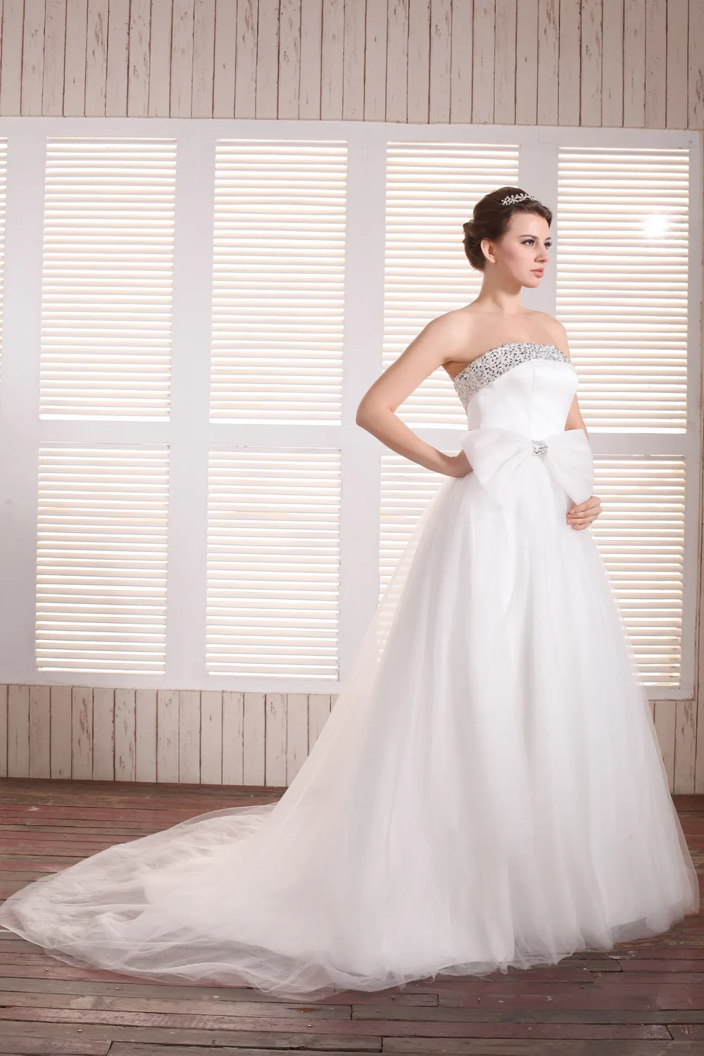 Удивительный новый 2018 торжественные платья без бретелек рукавов суд Поезд из