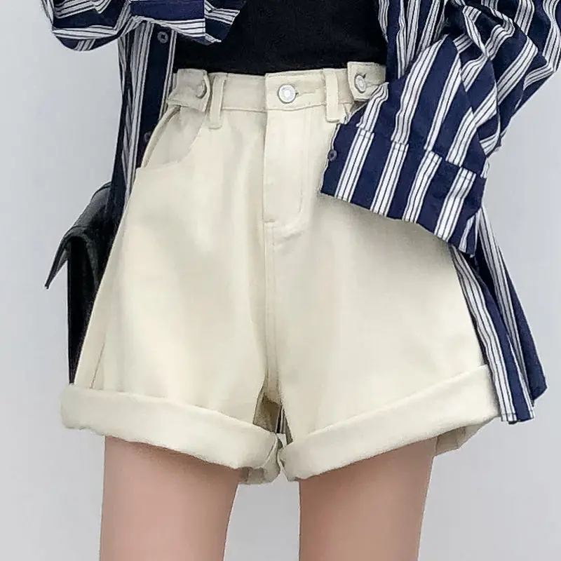 Женские свободные джинсовые шорты бежевые с высокой талией и широкими штанинами