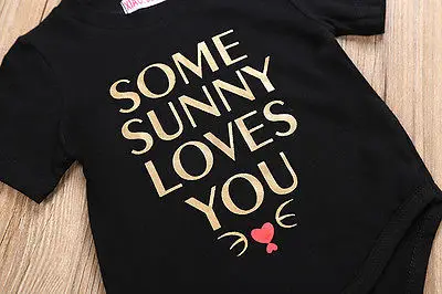 Черный хлопковый боди с короткими рукавами и круглым вырезом буквенным принтом