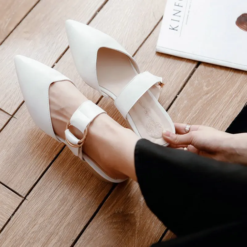 Прямая поставка Новинка 2020 Обувь на низком квадратном каблуке с острым носком