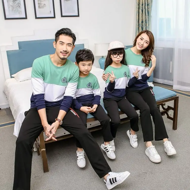 Одинаковые комплекты для семьи полосатые хлопковые футболки 2018 весенне-осенние