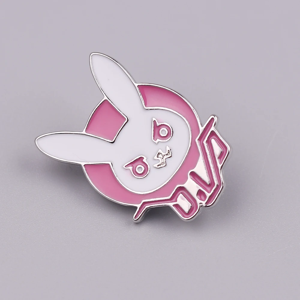 D.va DVA кролик логотип металлический значок розовый Дива твердая эмалированная