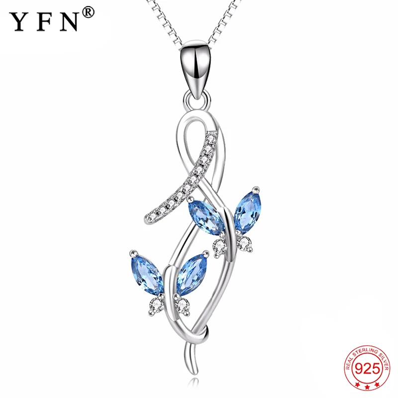 Ожерелье из серебра 925 пробы с синими и белыми кристаллами в виде бабочки