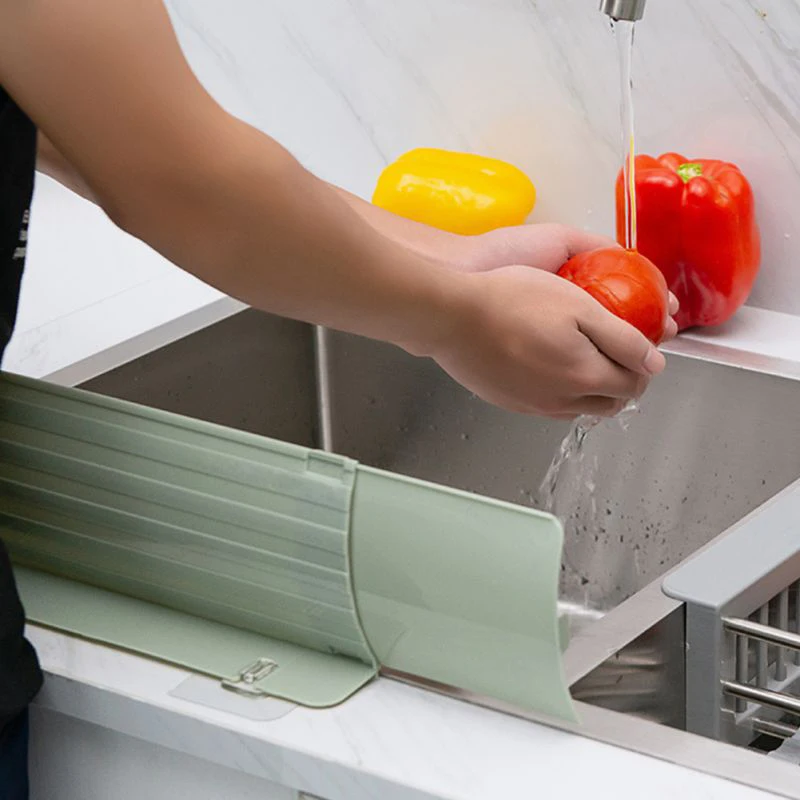 

Plastic Kitchen Sink Water Splash Proof Retaining Plate With Attached Sucker