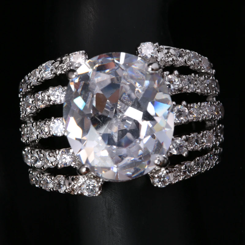 

Stunning Gems White Zircon Silver Plated Argent Jewelry Ring US# Size 6 / 7 / 8 / 9 S1633