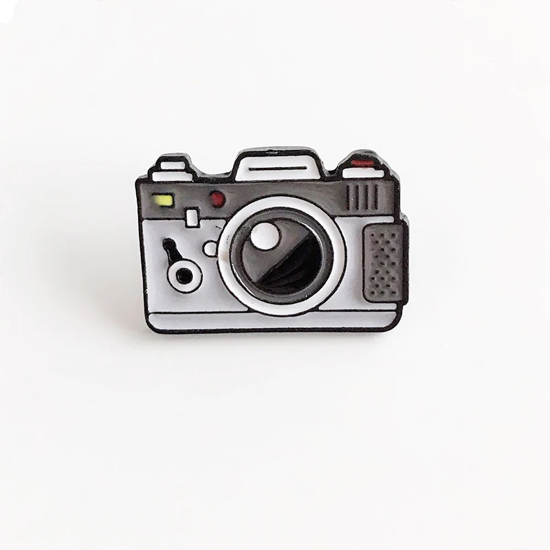 Gray Пальто Кепка Рюкзак фотография и детский значок подарки мультфильм 1 шт. брошь зеленая Радуга цифровая камера эмалированные булавки серый красный - Окраска металла: Gray