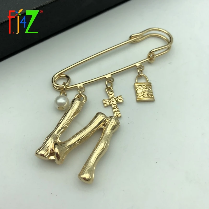 F. J4Z Новые популярные женские буквенные броши, сплав, маленькие A-Z, инициалы, крест, замок, жемчужные подвески, булавка брошь бижутерия, броши на булавке