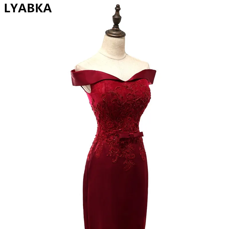 Вечернее платье Robe De Soiree на шнуровке бордовое атласное с аппликацией вечерние