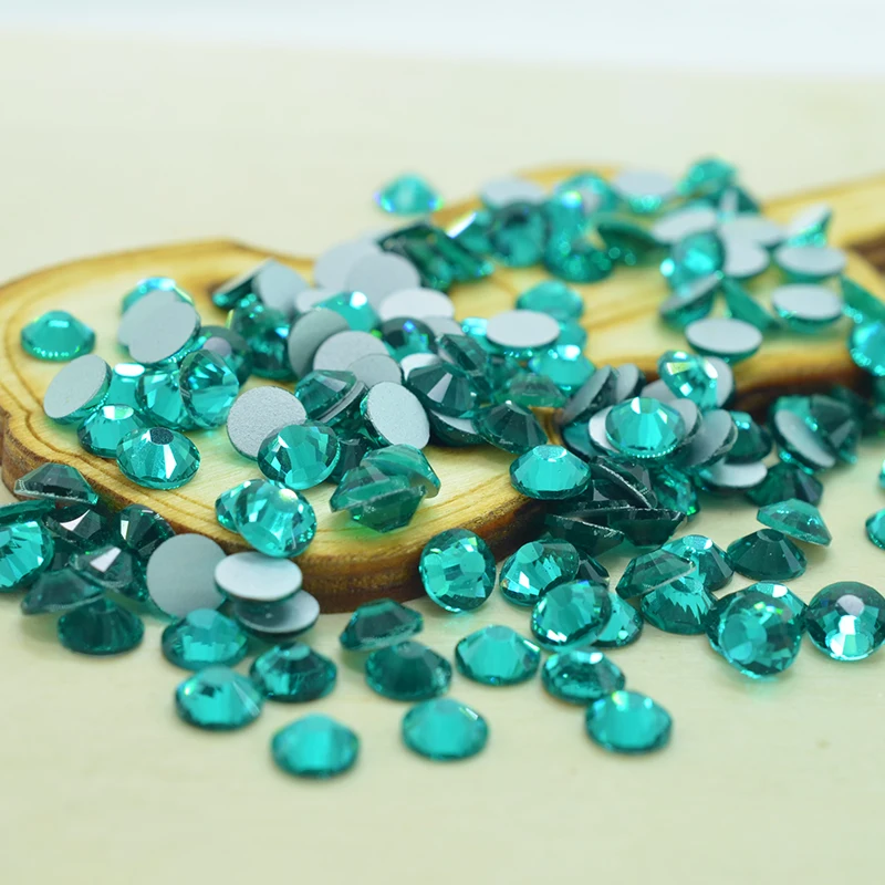 

Green Zircon Flat Back Rhinestones for Nail Art, Glue On Crystals / Non Hotfix Rhinestones