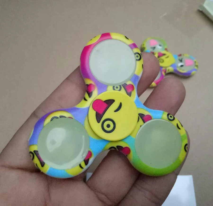 30 шт. мультфильм emoji ручной Spinner палец светятся в темноте figit Спиннеры анти-стресс
