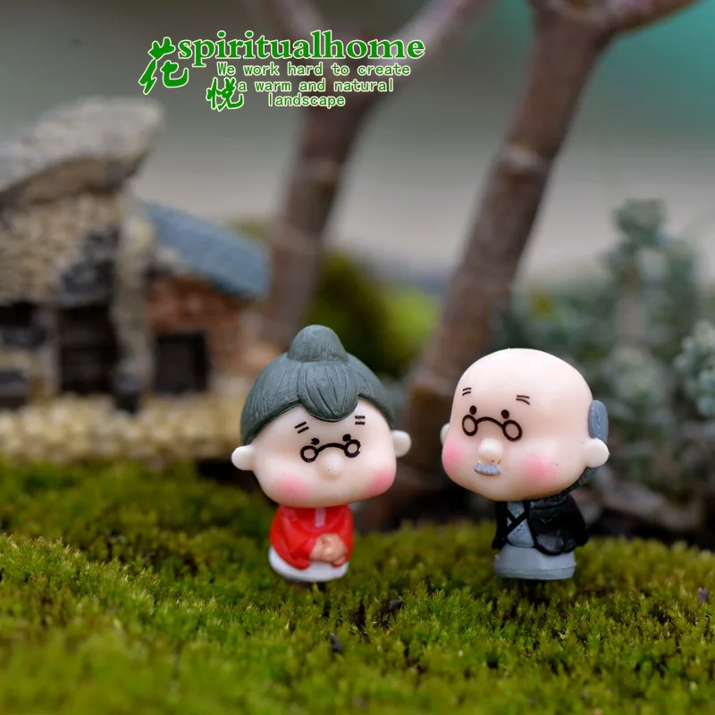 

4pcs/lot Grandma And Grandpa Moss Micro Landscape Decoration And Creative Doll Ornaments DIY Assembly